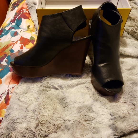 Wedge sandal - Picture 2 of 3